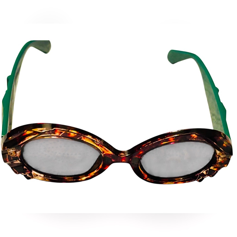 Sassy Jones Tortoiseshell Sunglass - Picture 3 of 3